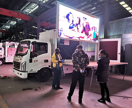 Customers From Rwanda And Order A LED Truck